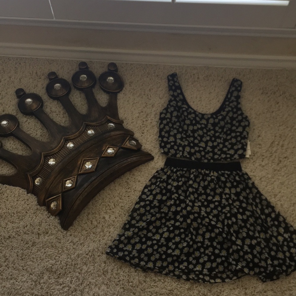 Two piece daisy set, perfect for any occasion!